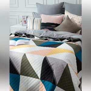 Modern Geometric Quilt bed cover